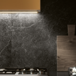 S055CDE-lithos-stone-soft-6-5mm-carbon-nat-6-5mm-kitchen-003